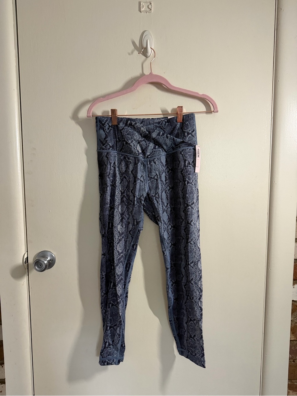 Victoria's Secret Blue Snake-Print 7/8 Length Leggings